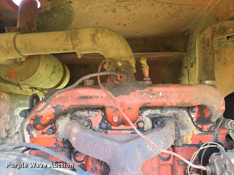 image for item DQ4576 1983 Hesston 6550 windrower