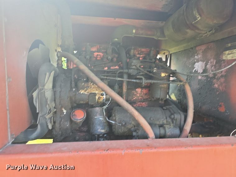 image for item DQ4576 1983 Hesston 6550 windrower