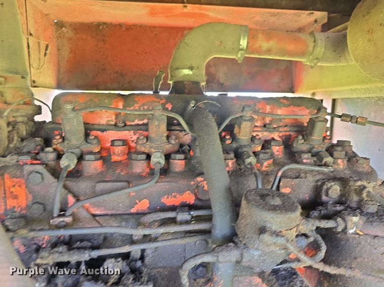 image for item DQ4576 1983 Hesston 6550 windrower