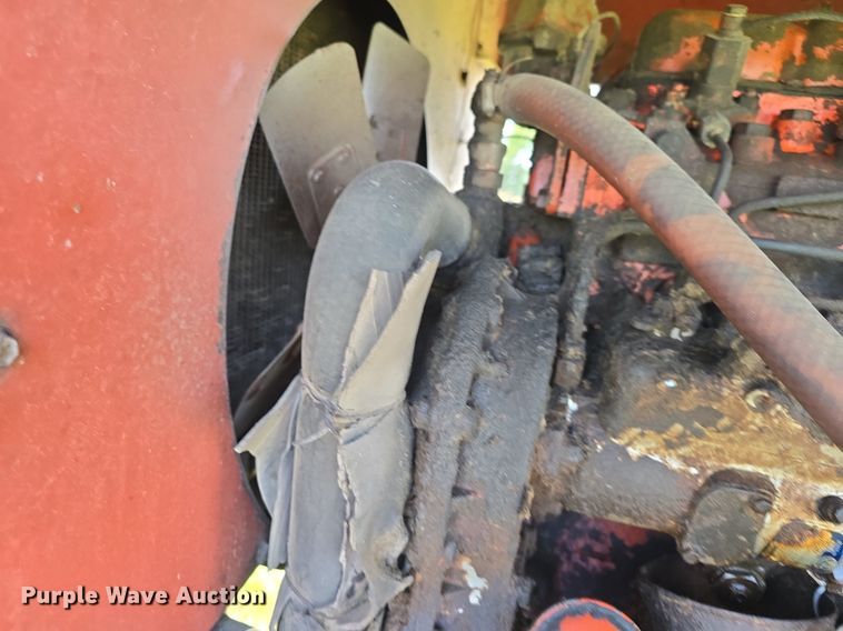 image for item DQ4576 1983 Hesston 6550 windrower