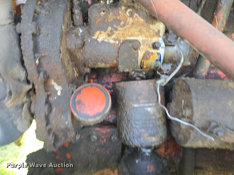 image for item DQ4576 1983 Hesston 6550 windrower