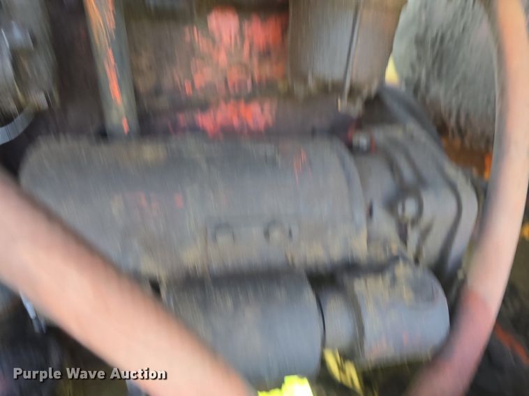 image for item DQ4576 1983 Hesston 6550 windrower