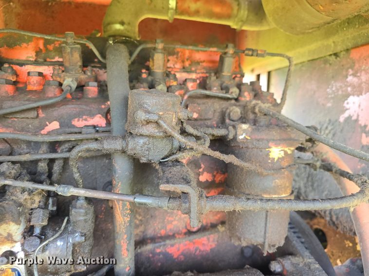 image for item DQ4576 1983 Hesston 6550 windrower