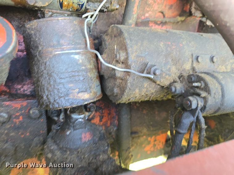 image for item DQ4576 1983 Hesston 6550 windrower