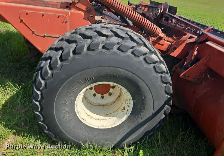 image for item DQ4576 1983 Hesston 6550 windrower