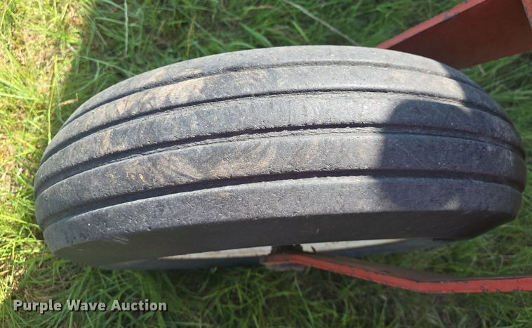 image for item DQ4576 1983 Hesston 6550 windrower