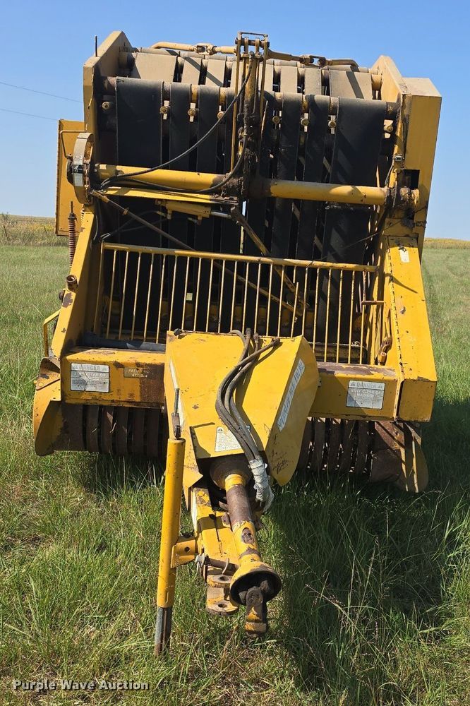 image for item DQ4577 1980 Vermeer 605F round baler