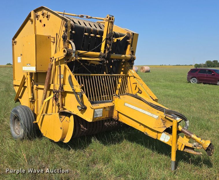 image for item DQ4577 1980 Vermeer 605F round baler