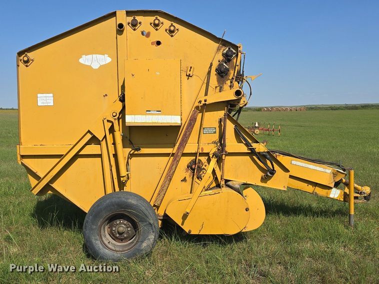 image for item DQ4577 1980 Vermeer 605F round baler