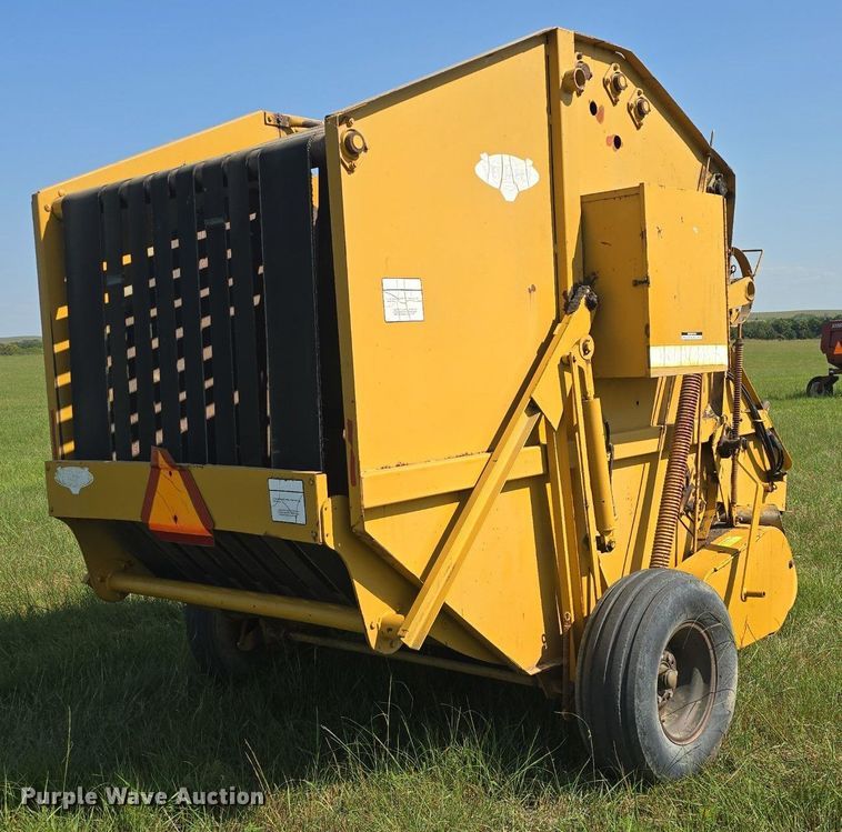 image for item DQ4577 1980 Vermeer 605F round baler