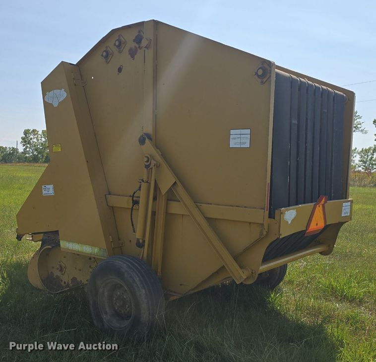 image for item DQ4577 1980 Vermeer 605F round baler