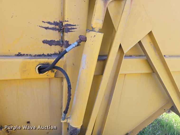 image for item DQ4577 1980 Vermeer 605F round baler