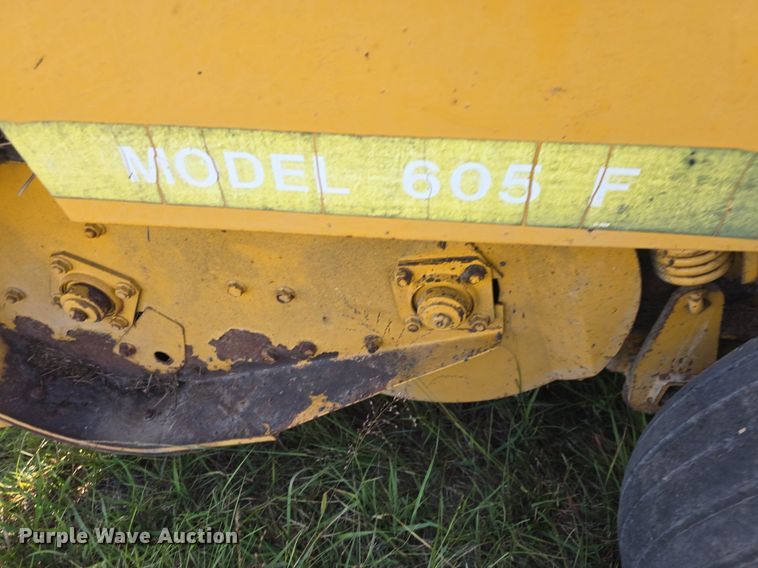 image for item DQ4577 1980 Vermeer 605F round baler