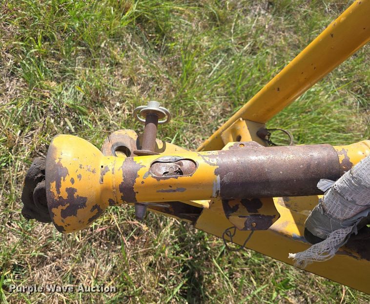 image for item DQ4577 1980 Vermeer 605F round baler