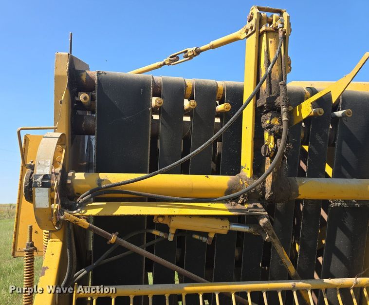 image for item DQ4577 1980 Vermeer 605F round baler