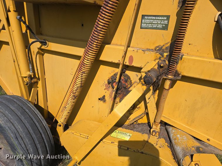 image for item DQ4577 1980 Vermeer 605F round baler