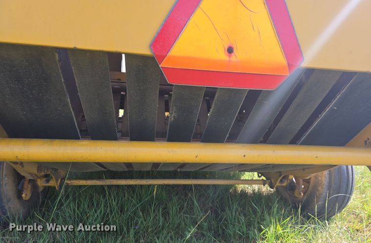 image for item DQ4577 1980 Vermeer 605F round baler