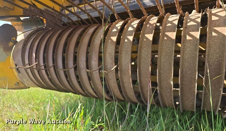 image for item DQ4577 1980 Vermeer 605F round baler