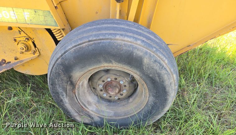 image for item DQ4577 1980 Vermeer 605F round baler