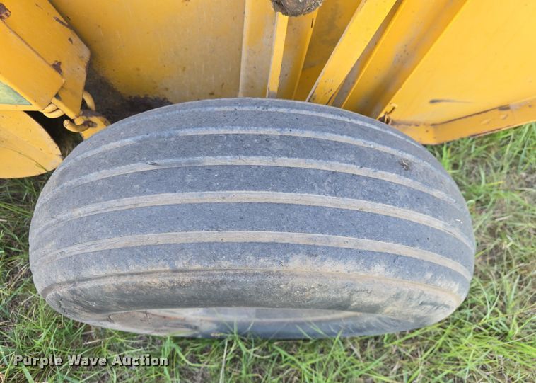 image for item DQ4577 1980 Vermeer 605F round baler