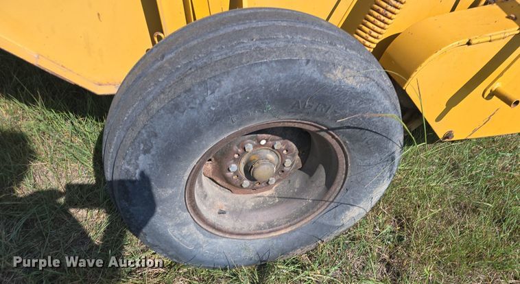 image for item DQ4577 1980 Vermeer 605F round baler
