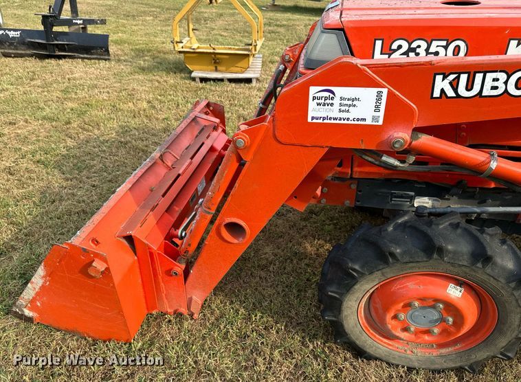 image for item DR2609 1994 Kubota  L2350 MFWD tractor