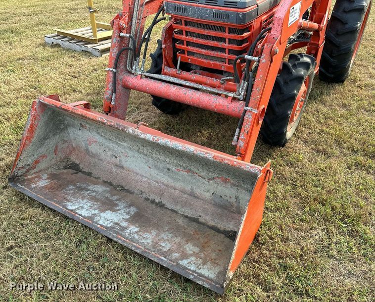 image for item DR2609 1994 Kubota  L2350 MFWD tractor