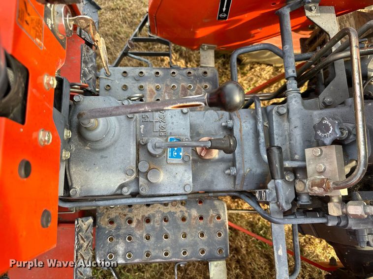 image for item DR2609 1994 Kubota  L2350 MFWD tractor