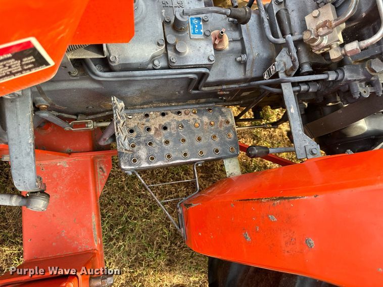 image for item DR2609 1994 Kubota  L2350 MFWD tractor