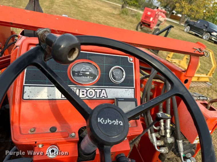 image for item DR2609 1994 Kubota  L2350 MFWD tractor