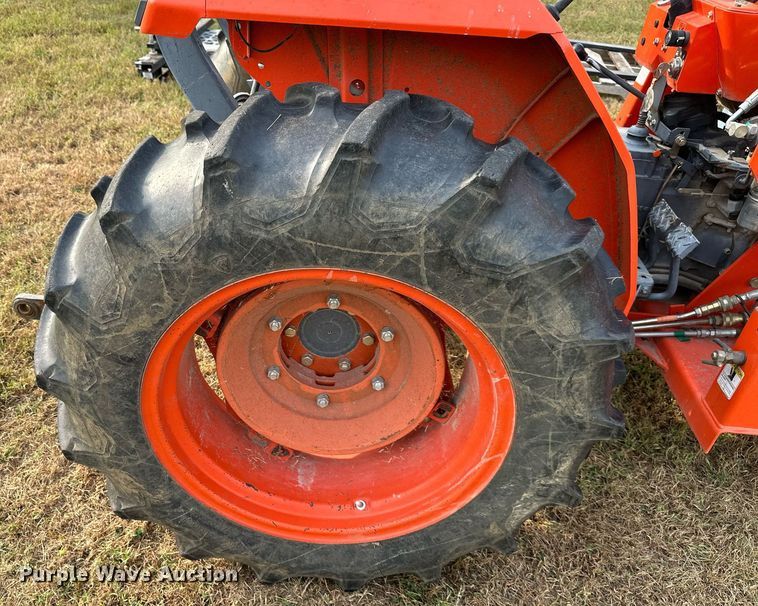image for item DR2609 1994 Kubota  L2350 MFWD tractor