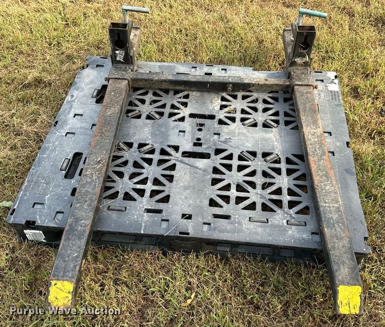 image for item DR2609 1994 Kubota  L2350 MFWD tractor