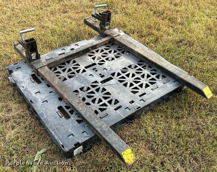 image for item DR2609 1994 Kubota  L2350 MFWD tractor