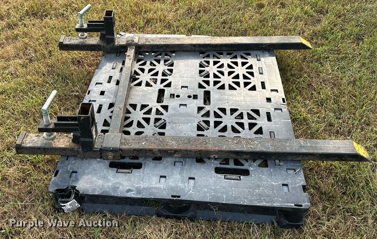 image for item DR2609 1994 Kubota  L2350 MFWD tractor