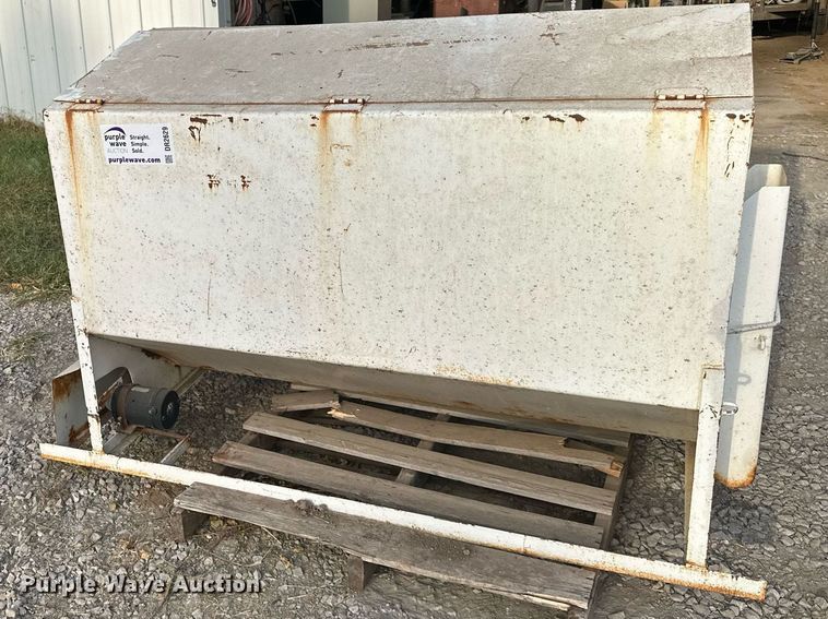 image for item DR2629 Bar-Six  cake feeder 