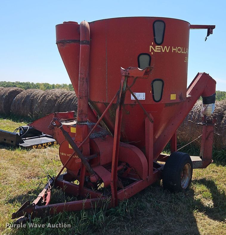 image for item DR8764 New Holland 354 feed grinder/mixer