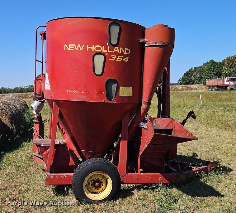 image for item DR8764 New Holland 354 feed grinder/mixer