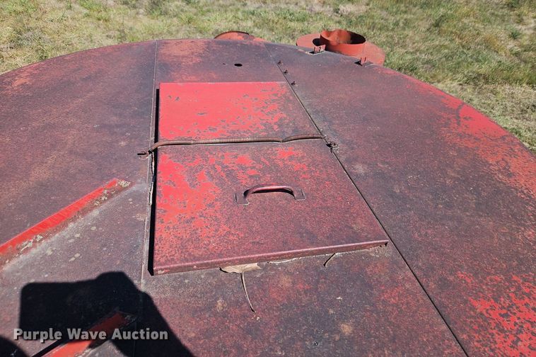 image for item DR8764 New Holland 354 feed grinder/mixer