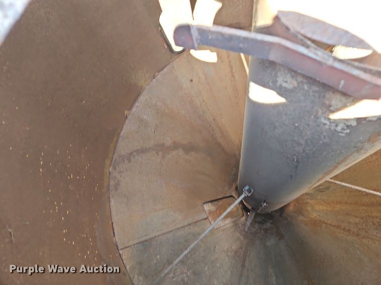 image for item DR8764 New Holland 354 feed grinder/mixer