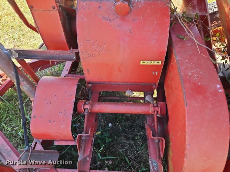 image for item DR8764 New Holland 354 feed grinder/mixer