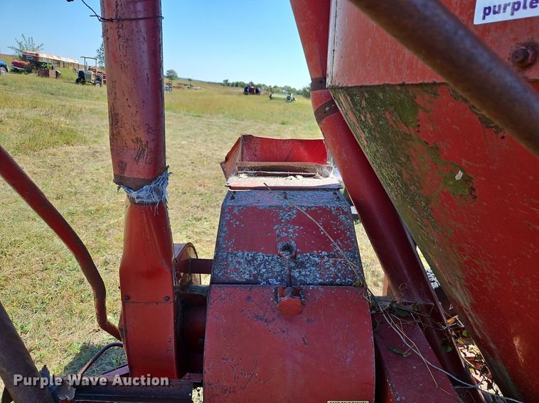 image for item DR8764 New Holland 354 feed grinder/mixer