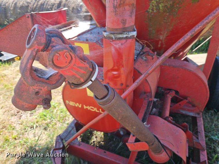 image for item DR8764 New Holland 354 feed grinder/mixer