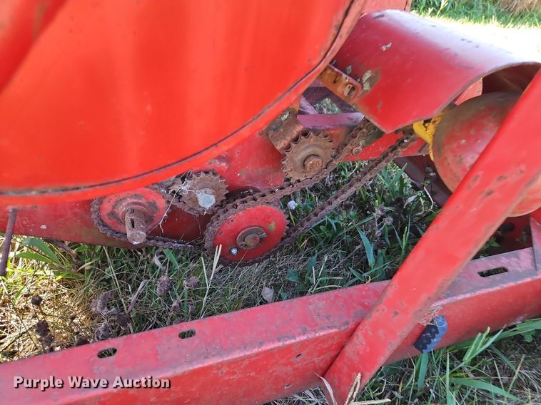 image for item DR8764 New Holland 354 feed grinder/mixer