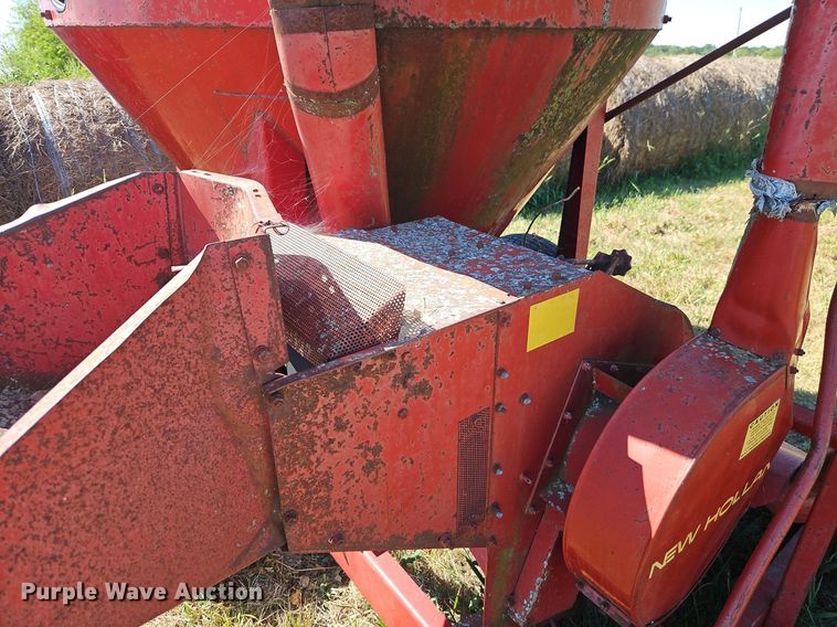 image for item DR8764 New Holland 354 feed grinder/mixer