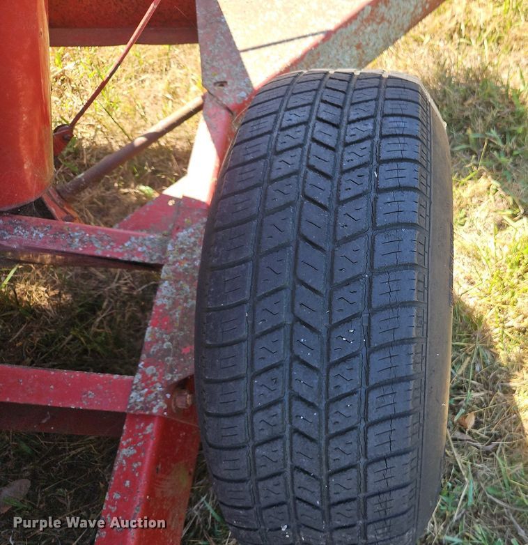 image for item DR8764 New Holland 354 feed grinder/mixer