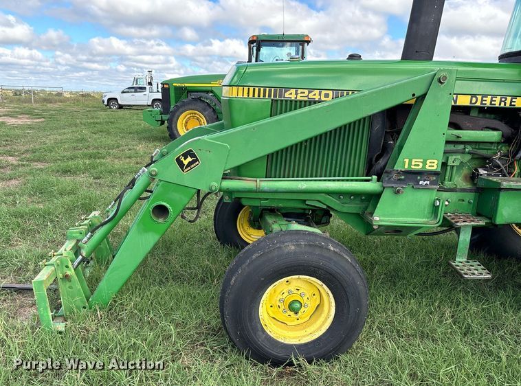 image for item DS2521 1981 John Deere  4240 tractor