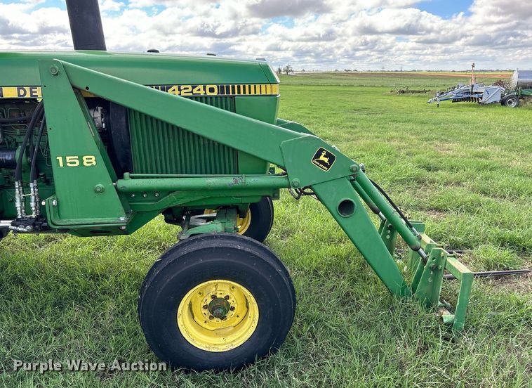image for item DS2521 1981 John Deere  4240 tractor
