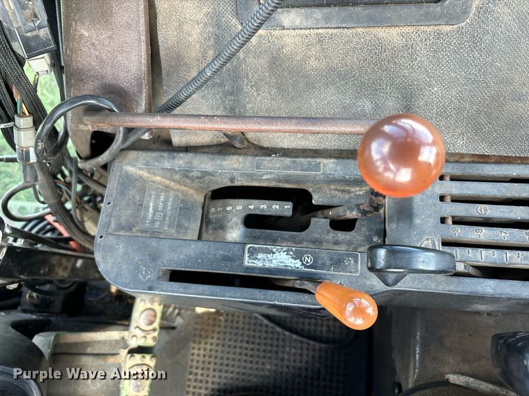 image for item DS2521 1981 John Deere  4240 tractor