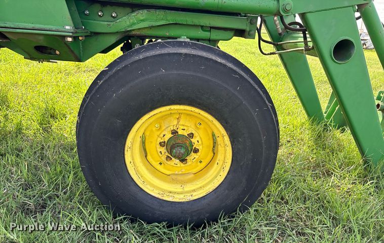 image for item DS2521 1981 John Deere  4240 tractor