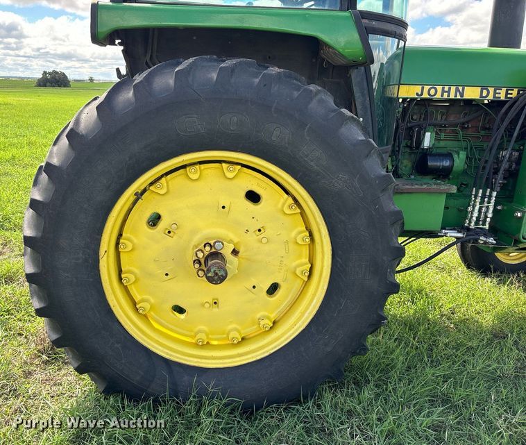 image for item DS2521 1981 John Deere  4240 tractor
